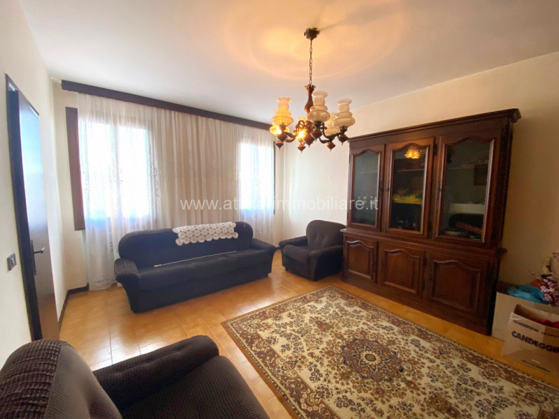 In zona collinare riservata, proponiamo in vendita una casa di campagna con annesso.

L'immobile ...