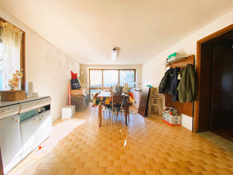 In zona collinare riservata, proponiamo in vendita una casa di campagna con annesso.

L'immobile ...