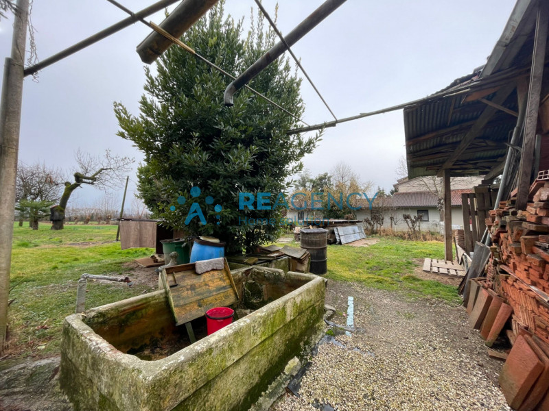 Nel cuore verde di Dueville, proponiamo in vendita una rara opportunità: casa singola immersa nel...