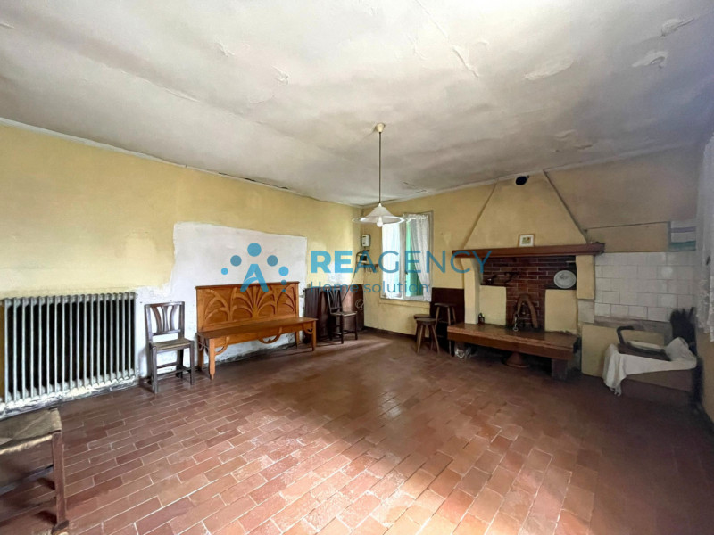 Nel cuore verde di Dueville, proponiamo in vendita una rara opportunità: casa singola immersa nel...