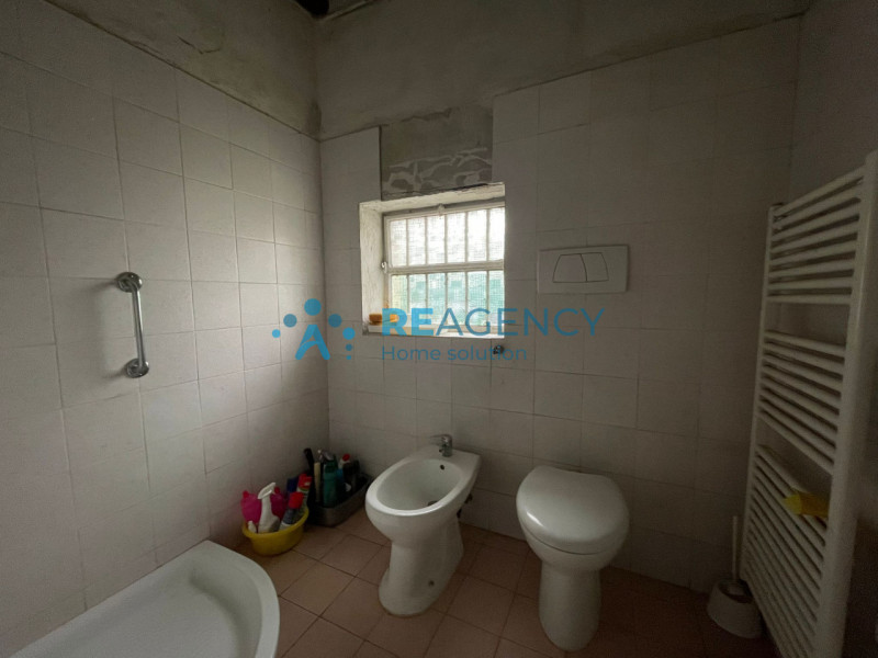 Nel cuore verde di Dueville, proponiamo in vendita una rara opportunità: casa singola immersa nel...