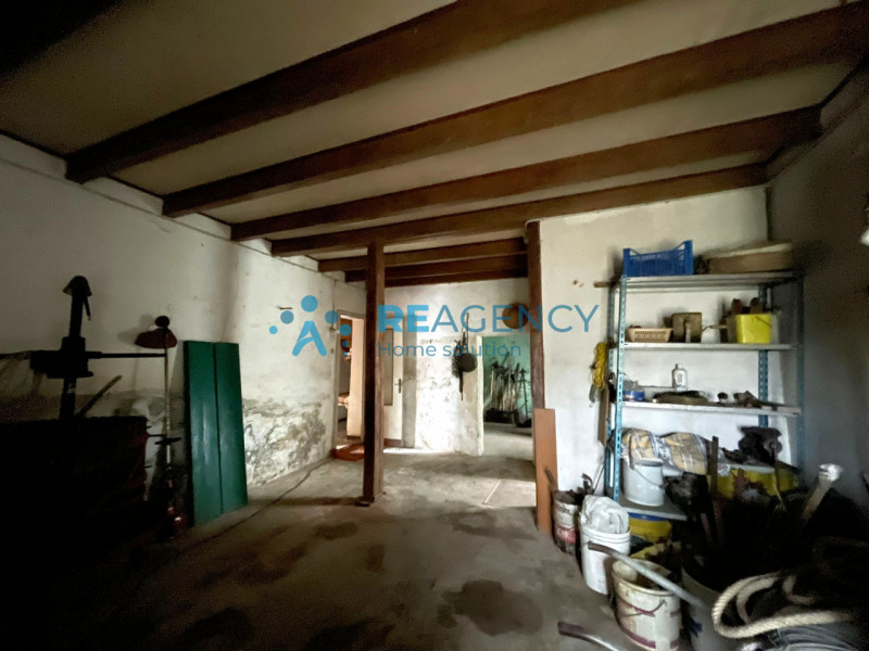 Nel cuore verde di Dueville, proponiamo in vendita una rara opportunità: casa singola immersa nel...