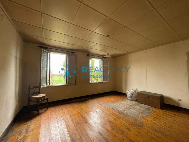 Nel cuore verde di Dueville, proponiamo in vendita una rara opportunità: casa singola immersa nel...