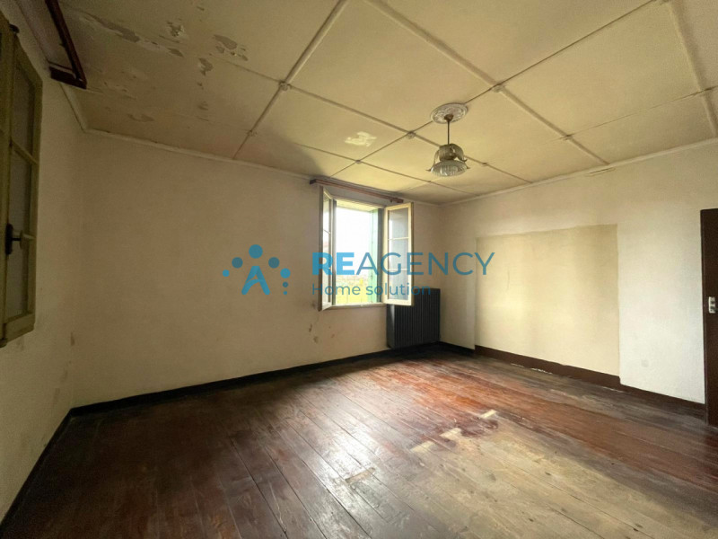 Nel cuore verde di Dueville, proponiamo in vendita una rara opportunità: casa singola immersa nel...