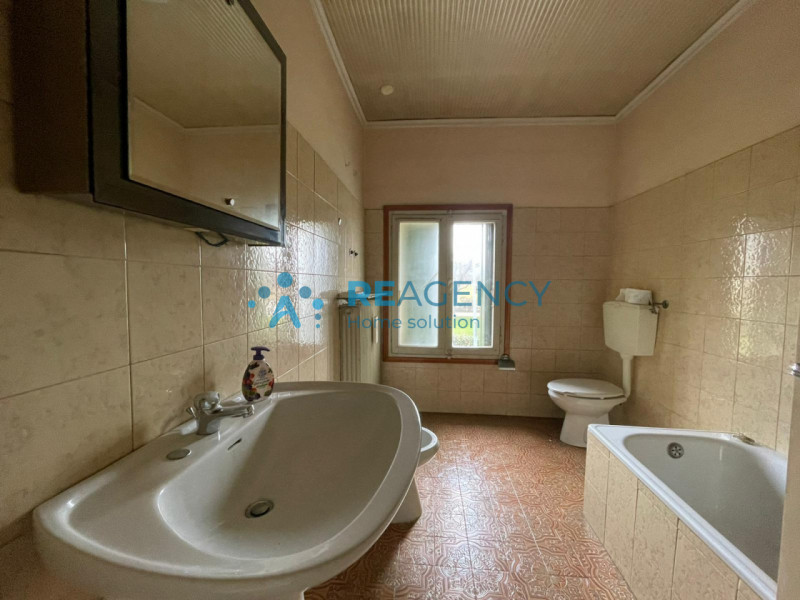 Nel cuore verde di Dueville, proponiamo in vendita una rara opportunità: casa singola immersa nel...