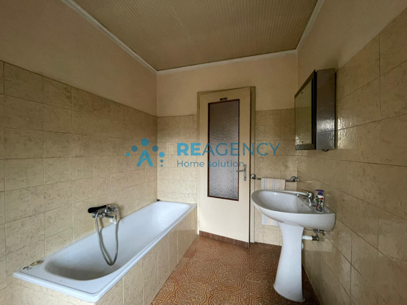 Nel cuore verde di Dueville, proponiamo in vendita una rara opportunità: casa singola immersa nel...