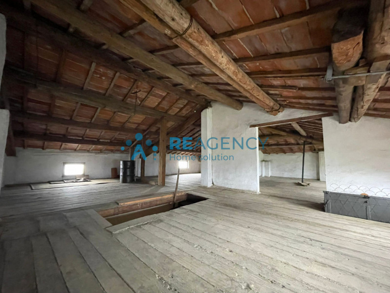 Nel cuore verde di Dueville, proponiamo in vendita una rara opportunità: casa singola immersa nel...