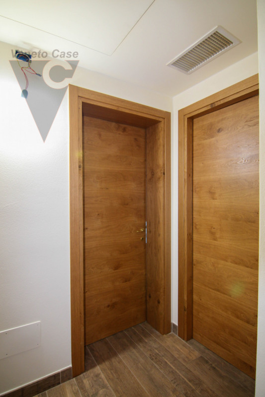 A Correzzola proponiamo in vendita un appartamento al piano terra inserito in una casa singola bi...