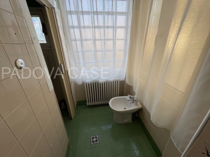 SOLO REFERENZIATI 

nella rinomata zona Savonarola, all'interno delle storiche Mura Cinquecentesc...