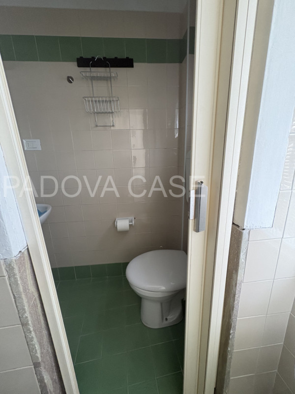 SOLO REFERENZIATI 

nella rinomata zona Savonarola, all'interno delle storiche Mura Cinquecentesc...