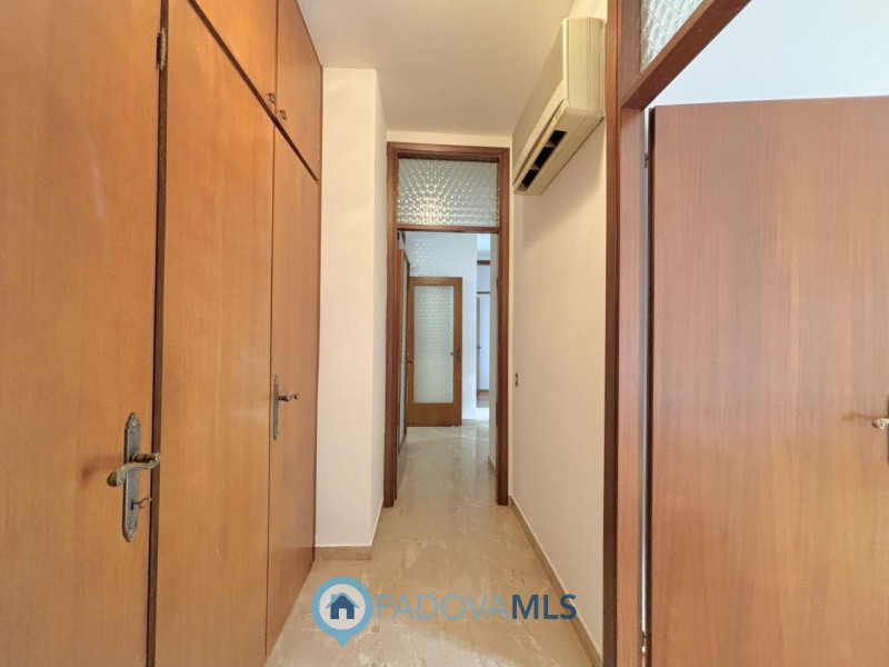 Immobile in esclusiva al Gruppo Padova MLS

In bella posizione residenziale, proponiamo appartame...