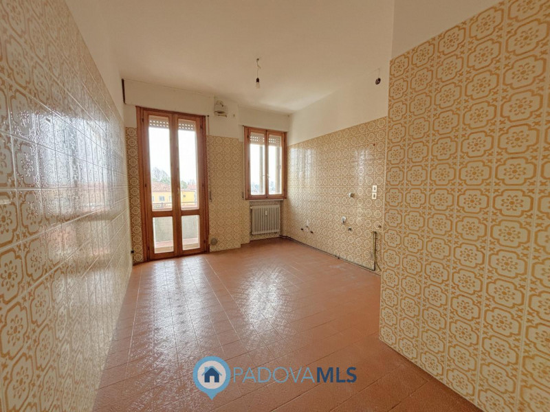 Immobile in esclusiva al Gruppo Padova MLS

In bella posizione residenziale, proponiamo appartame...