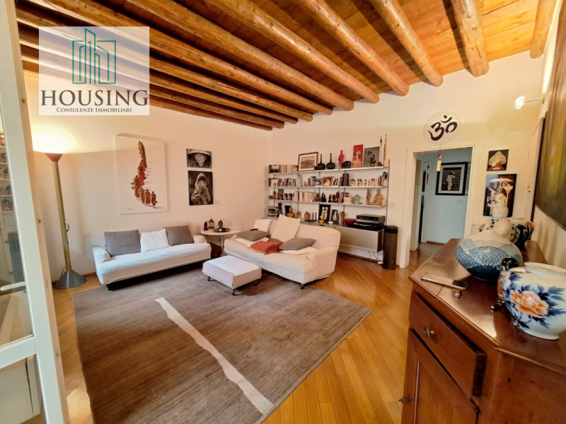 Nel pieno centro storico di Padova, nella prestigiosa zona di Riviera Tito Livio servita dal tram...