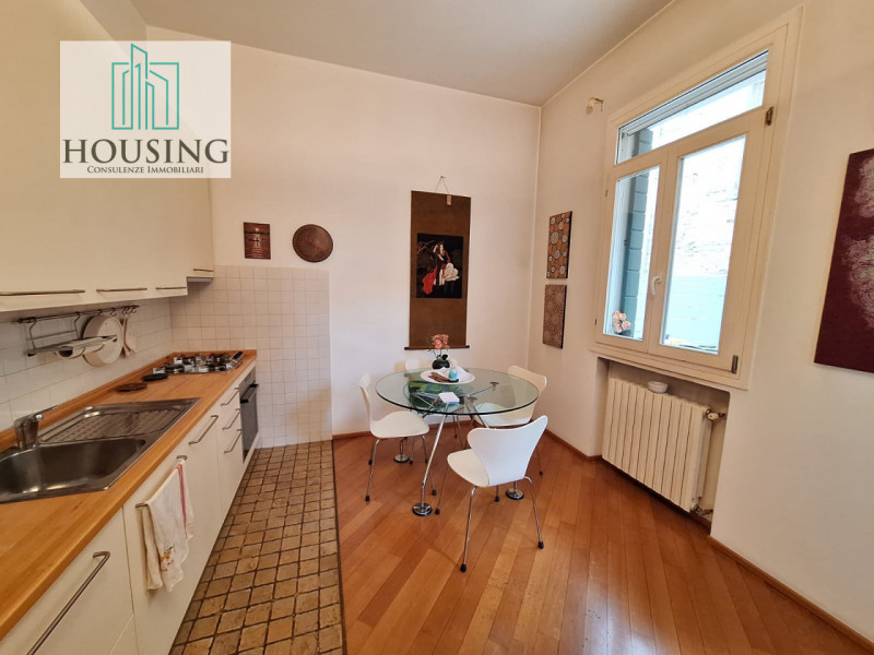 Nel pieno centro storico di Padova, nella prestigiosa zona di Riviera Tito Livio servita dal tram...