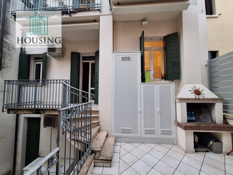 Nel pieno centro storico di Padova, nella prestigiosa zona di Riviera Tito Livio servita dal tram...