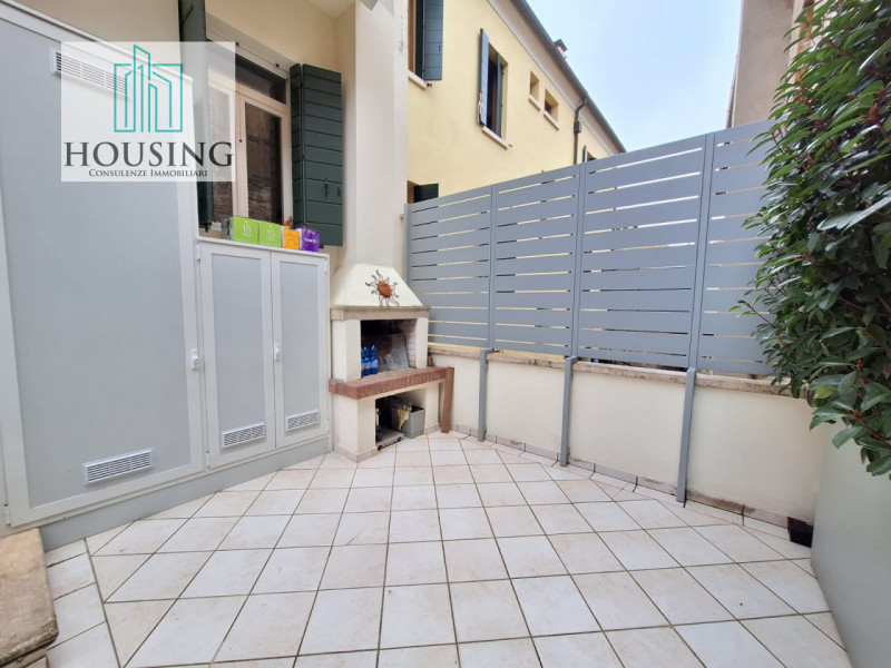 Nel pieno centro storico di Padova, nella prestigiosa zona di Riviera Tito Livio servita dal tram...