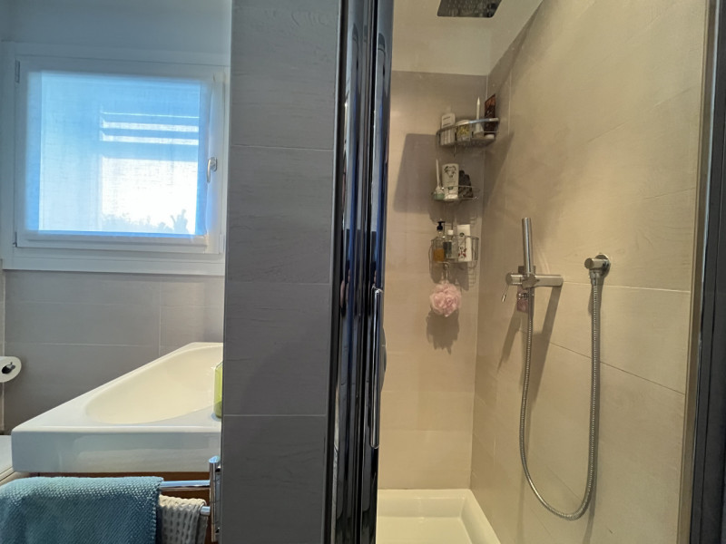 Scoprite il vostro nuovo rifugio nella tranquilla e sicura zona di Saviabona a Vicenza! Questo sp...