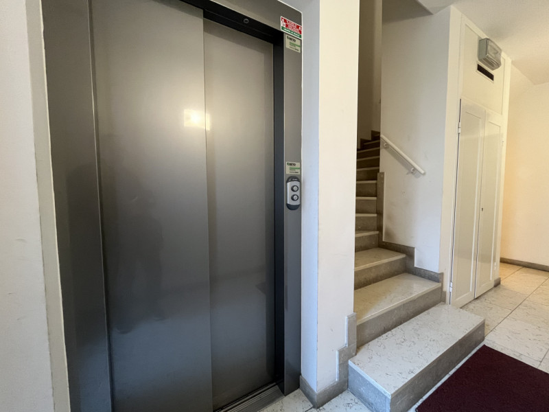 Scoprite il vostro nuovo rifugio nella tranquilla e sicura zona di Saviabona a Vicenza! Questo sp...