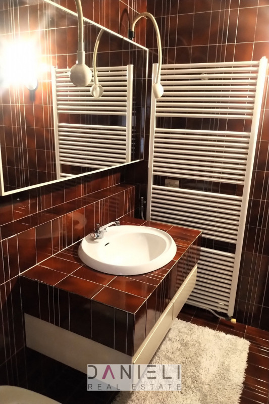 Montecchio Maggiore: nel cuore del centro storico disponiamo di attico con ingresso totalmente in...