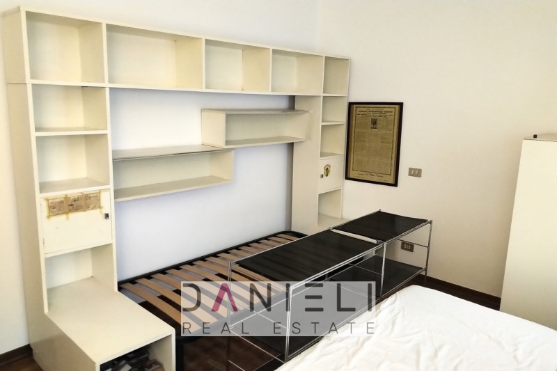 Montecchio Maggiore: nel cuore del centro storico disponiamo di attico con ingresso totalmente in...