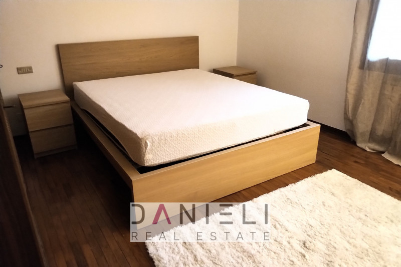 Montecchio Maggiore: nel cuore del centro storico disponiamo di attico con ingresso totalmente in...