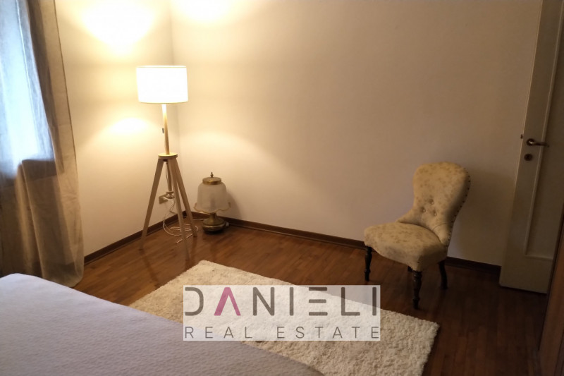 Montecchio Maggiore: nel cuore del centro storico disponiamo di attico con ingresso totalmente in...