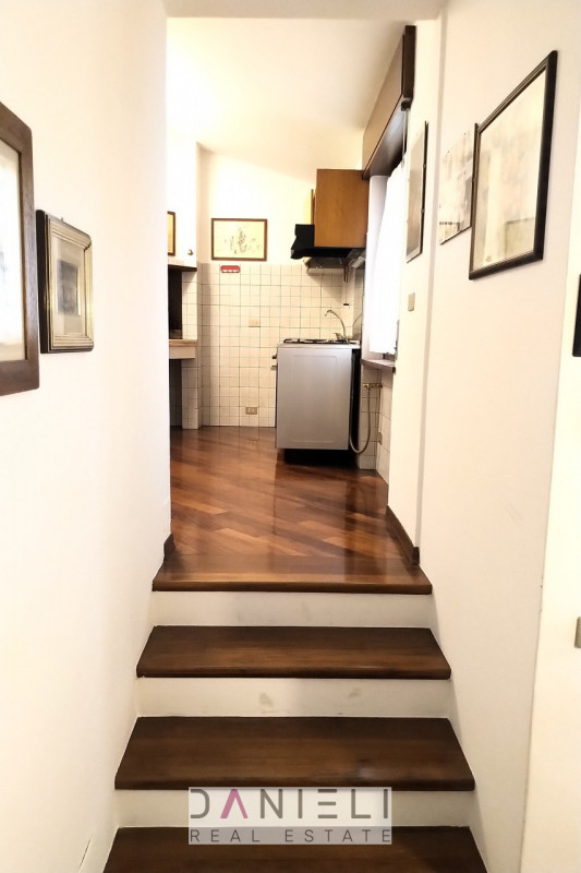 Montecchio Maggiore: nel cuore del centro storico disponiamo di attico con ingresso totalmente in...