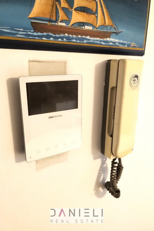 Montecchio Maggiore: nel cuore del centro storico disponiamo di attico con ingresso totalmente in...