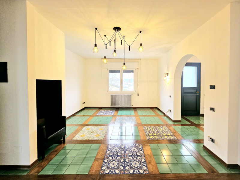 Nel centro di Villa Estense, proponiamo in vendita una splendida porzione di bifamiliare orizzont...