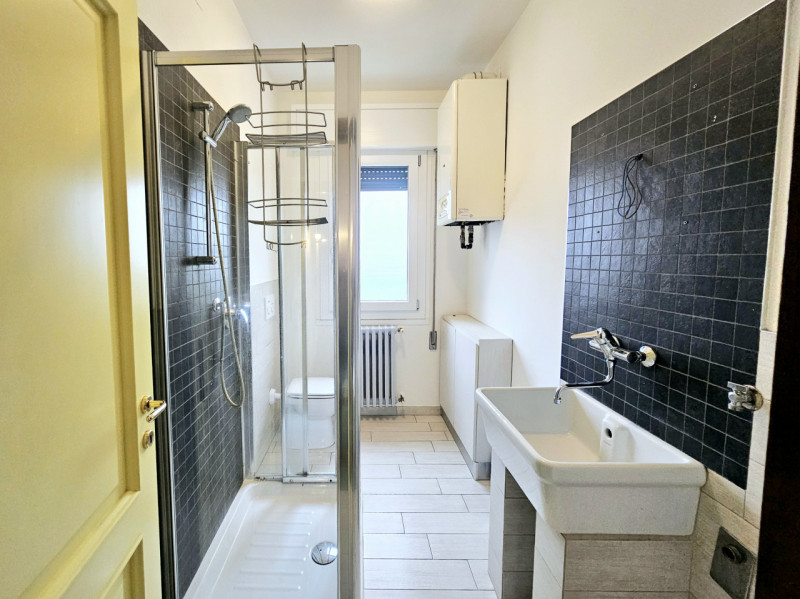 Nel centro di Villa Estense, proponiamo in vendita una splendida porzione di bifamiliare orizzont...