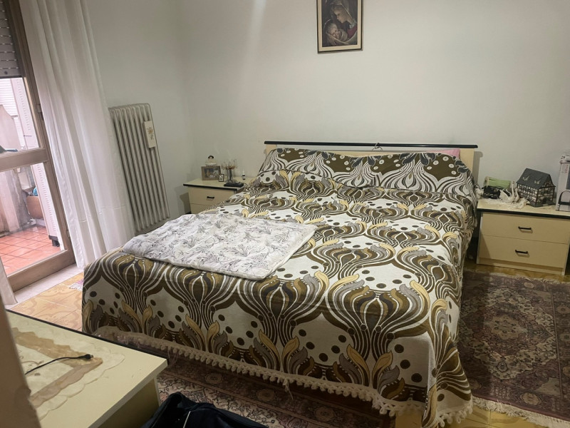 In zona centrale, proponiamo appartamento al primo piano dotato di ascensore composto da cucina, ...