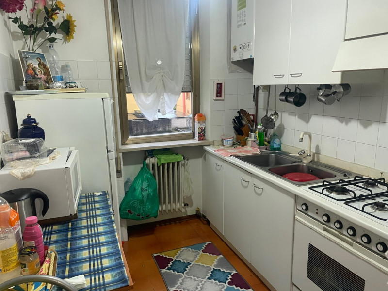 In zona centrale, proponiamo appartamento al primo piano dotato di ascensore composto da cucina, ...