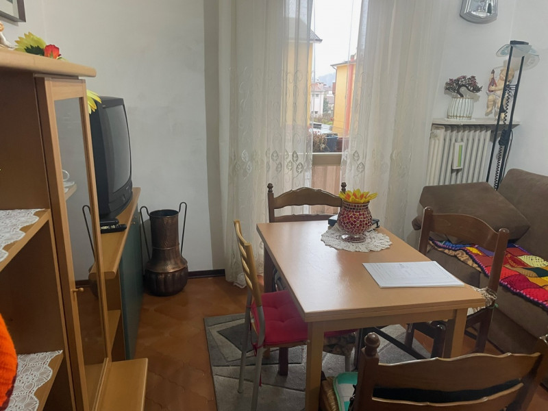 In zona centrale, proponiamo appartamento al primo piano dotato di ascensore composto da cucina, ...