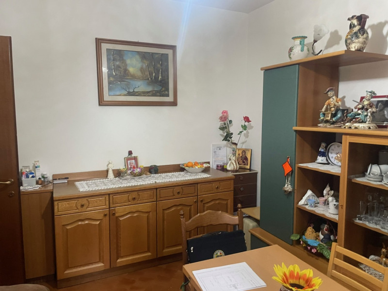 In zona centrale, proponiamo appartamento al primo piano dotato di ascensore composto da cucina, ...