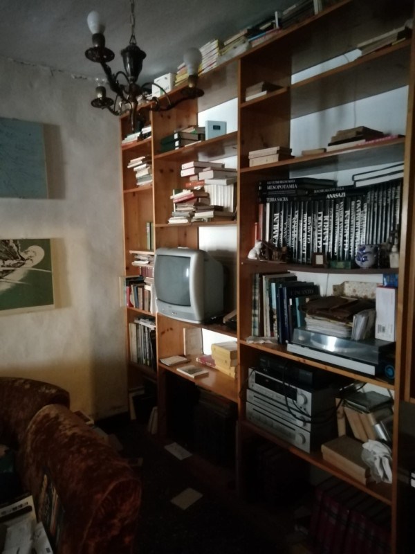 In uno dei più bei Campi di Venezia ( Campo San Giacomo dell'Orio), vendesi, in palazzo vincolato...