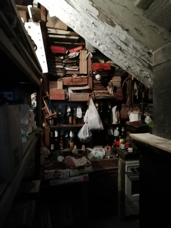 In uno dei più bei Campi di Venezia ( Campo San Giacomo dell'Orio), vendesi, in palazzo vincolato...