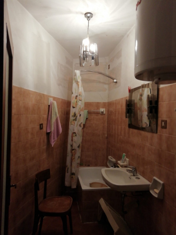 In uno dei più bei Campi di Venezia ( Campo San Giacomo dell'Orio), vendesi, in palazzo vincolato...