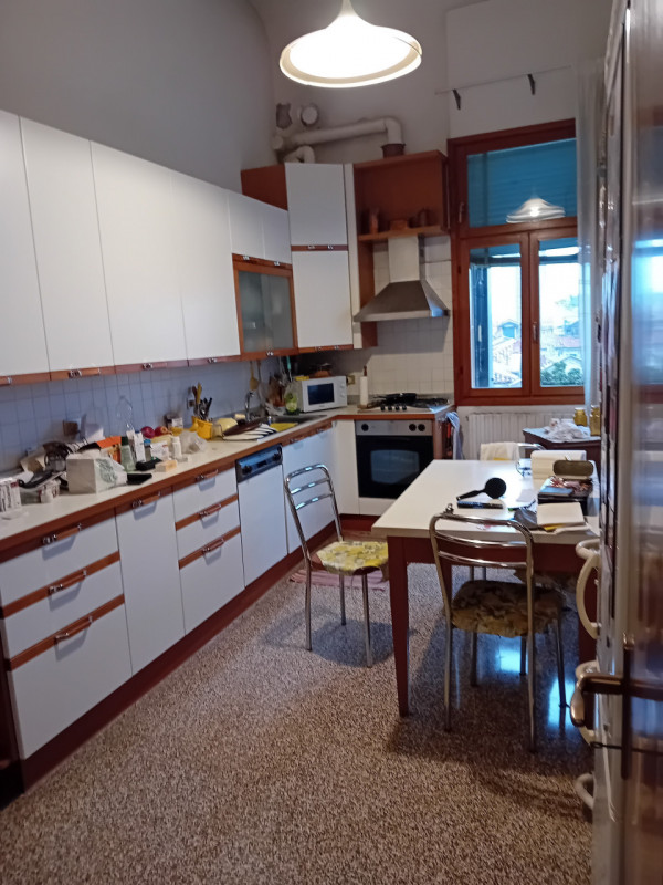 Vendesi in Campo San Boldo, appartamento in un esclusivo palazzo vincolato, composto da: ingresso...