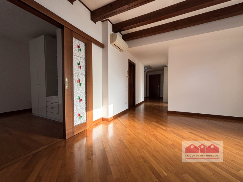 PIAZZA MATTEOTTI: SPAZIOSO BICAMERE SU DUE LIVELLI, 2 BAGNI, 1 LAVANDERIA, 1 STANZA PER ULTERIORE...