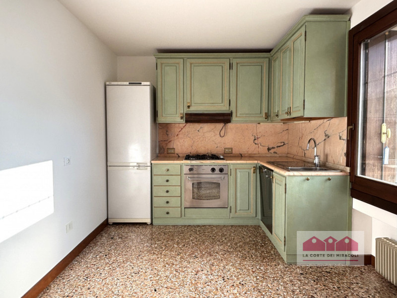 PIAZZA MATTEOTTI: SPAZIOSO BICAMERE SU DUE LIVELLI, 2 BAGNI, 1 LAVANDERIA, 1 STANZA PER ULTERIORE...