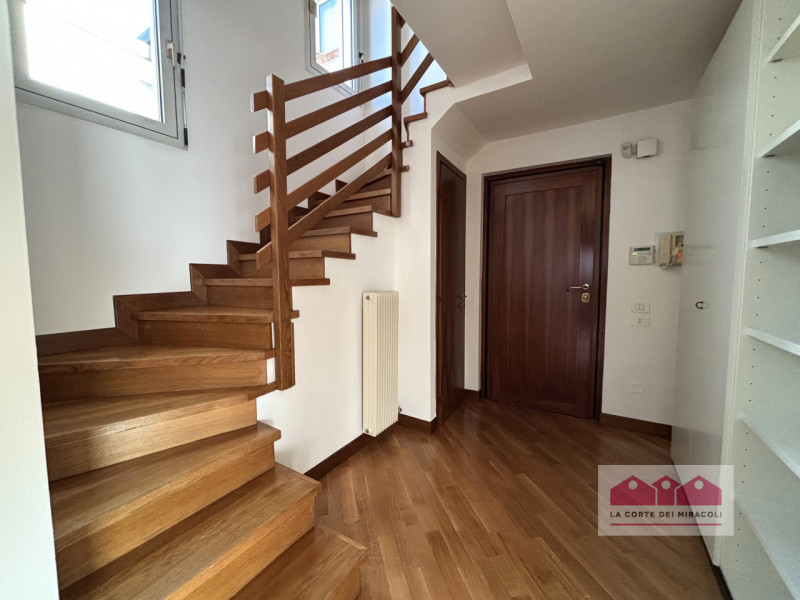 PIAZZA MATTEOTTI: SPAZIOSO BICAMERE SU DUE LIVELLI, 2 BAGNI, 1 LAVANDERIA, 1 STANZA PER ULTERIORE...