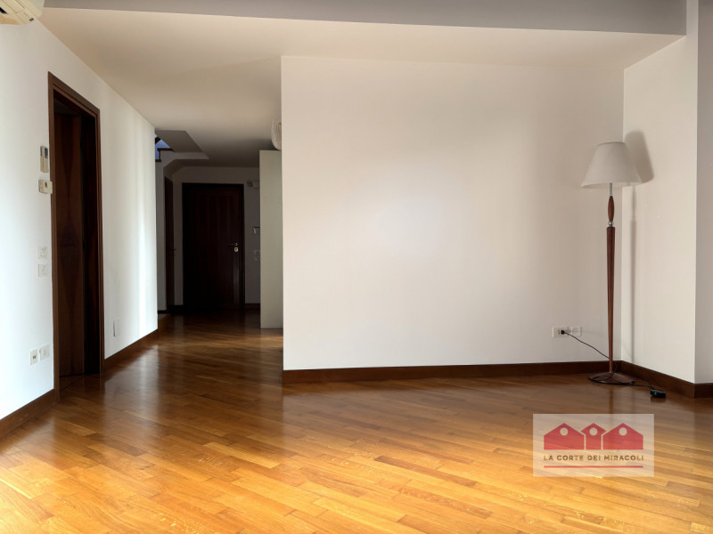 PIAZZA MATTEOTTI: SPAZIOSO BICAMERE SU DUE LIVELLI, 2 BAGNI, 1 LAVANDERIA, 1 STANZA PER ULTERIORE...