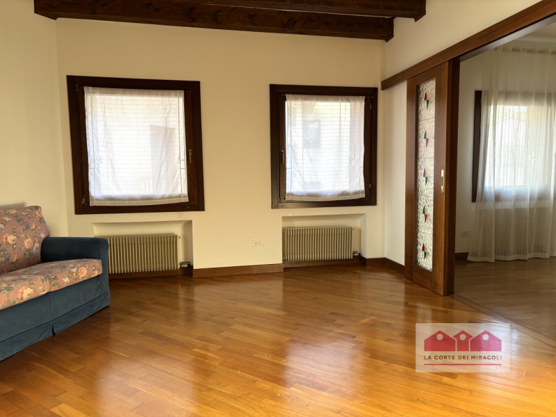 PIAZZA MATTEOTTI: SPAZIOSO BICAMERE SU DUE LIVELLI, 2 BAGNI, 1 LAVANDERIA, 1 STANZA PER ULTERIORE...