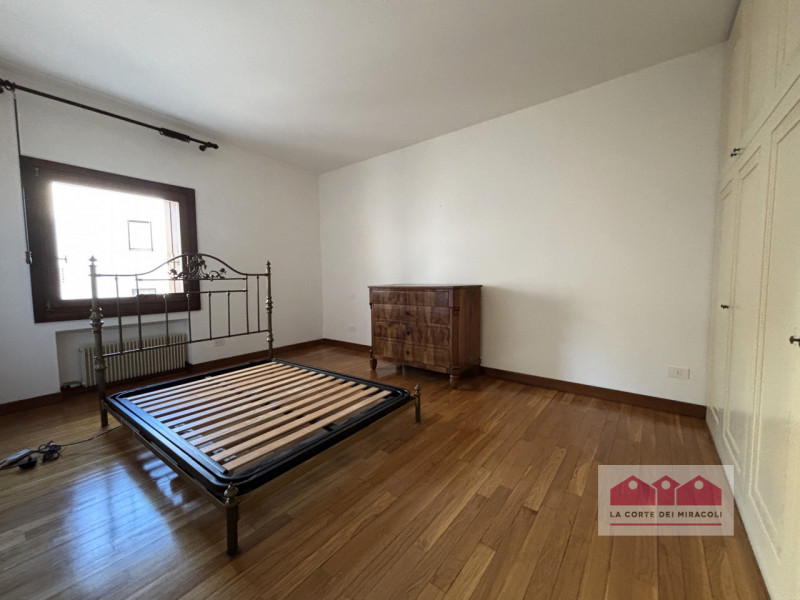 PIAZZA MATTEOTTI: SPAZIOSO BICAMERE SU DUE LIVELLI, 2 BAGNI, 1 LAVANDERIA, 1 STANZA PER ULTERIORE...