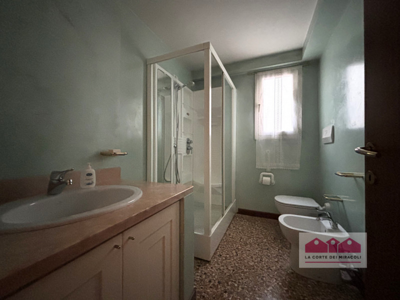 PIAZZA MATTEOTTI: SPAZIOSO BICAMERE SU DUE LIVELLI, 2 BAGNI, 1 LAVANDERIA, 1 STANZA PER ULTERIORE...