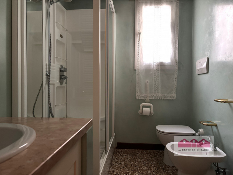 PIAZZA MATTEOTTI: SPAZIOSO BICAMERE SU DUE LIVELLI, 2 BAGNI, 1 LAVANDERIA, 1 STANZA PER ULTERIORE...