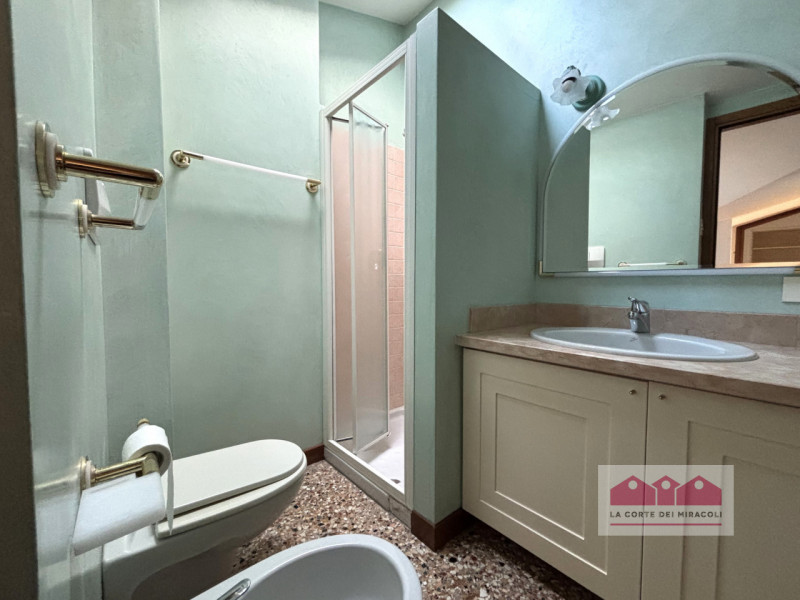 PIAZZA MATTEOTTI: SPAZIOSO BICAMERE SU DUE LIVELLI, 2 BAGNI, 1 LAVANDERIA, 1 STANZA PER ULTERIORE...