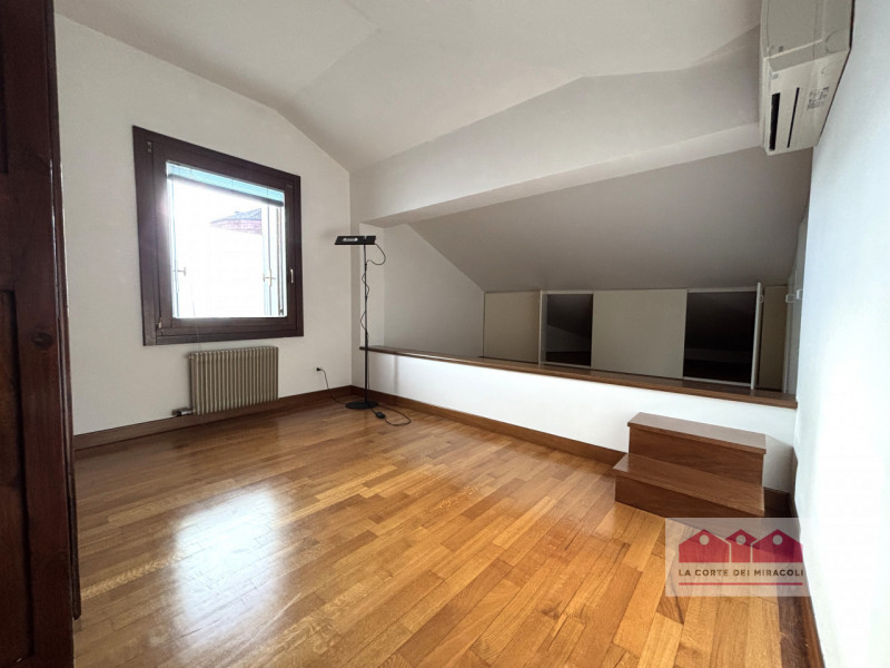 PIAZZA MATTEOTTI: SPAZIOSO BICAMERE SU DUE LIVELLI, 2 BAGNI, 1 LAVANDERIA, 1 STANZA PER ULTERIORE...