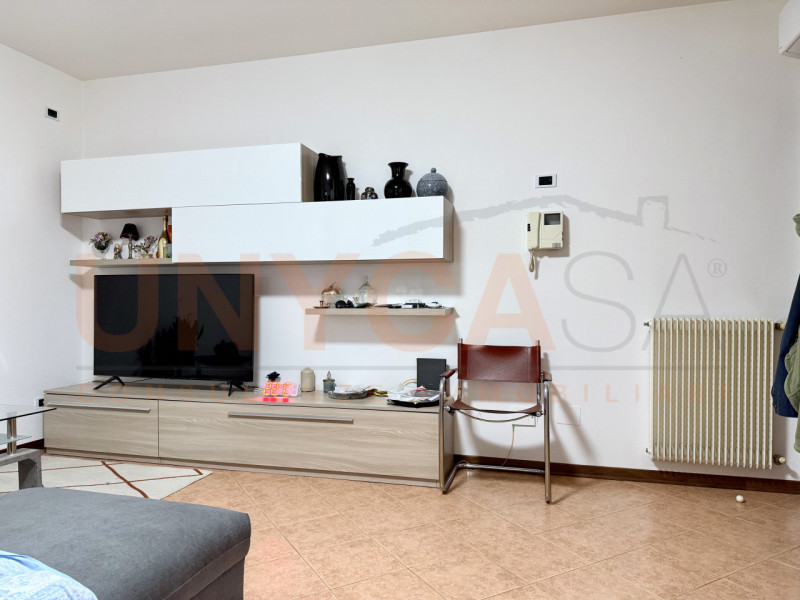 MESTRINO: in posizione centrale e ampiamente servita proponiamo in vendita appartamento bicamere,...