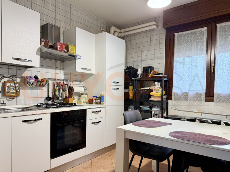 MESTRINO: in posizione centrale e ampiamente servita proponiamo in vendita appartamento bicamere,...